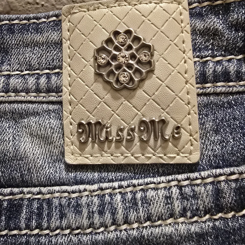 Miss Me Women's Blue Embroidered Jeans 27 X32 - Picture 3 of 9